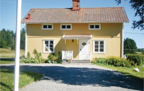 Three-Bedroom Holiday Home in Fjarhundra